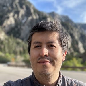 Portrait of Andrés Ramírez Molina outdoors, with mountains and trees in the background.